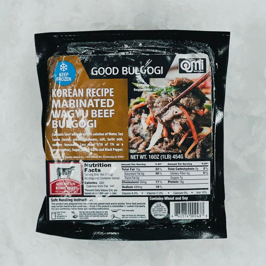 포장된 한국식 양념 와규 소불고기, ‘Good Bulgogi’ 브랜드의 검은색 패키지에 미국 농무부 검사 승인 마크와 함께 제품의 영양 정보 및 성분이 포함된 라벨이 표시되어 있음