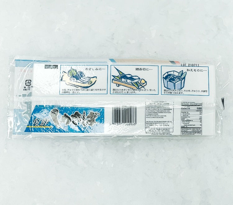 Packaged marinated mackerel (Shime Saba) displayed on ice, showcasing nutritional information and Japanese labeling